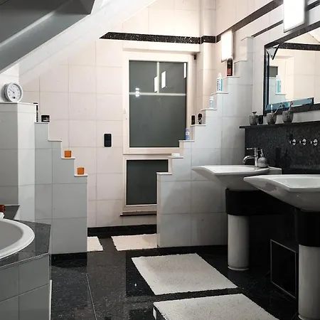 Moderne Grosszuegige 246 Qm 8,5 Zimmer, Offener Kamin Bis Zu 13 Schlafplaetze 빌라 Obergroningen