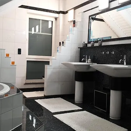 빌라 Moderne Grosszuegige 246 Qm 8,5 Zimmer, Offener Kamin Bis Zu 13 Schlafplaetze Obergroningen