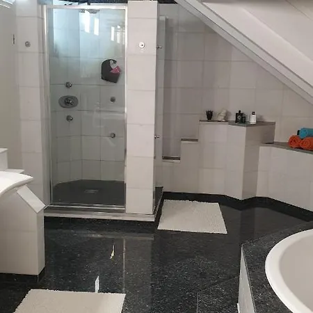 Moderne Grosszuegige 246 Qm 8,5 Zimmer, Offener Kamin Bis Zu 13 Schlafplaetze