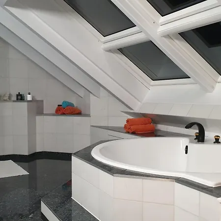 Moderne Grosszuegige 246 Qm 8,5 Zimmer, Offener Kamin Bis Zu 13 Schlafplaetze * Obergroningen