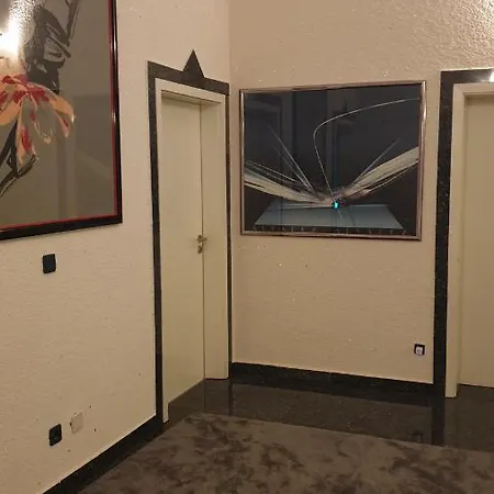 Moderne Grosszuegige 246 Qm 8,5 Zimmer, Offener Kamin Bis Zu 13 Schlafplaetze Villa